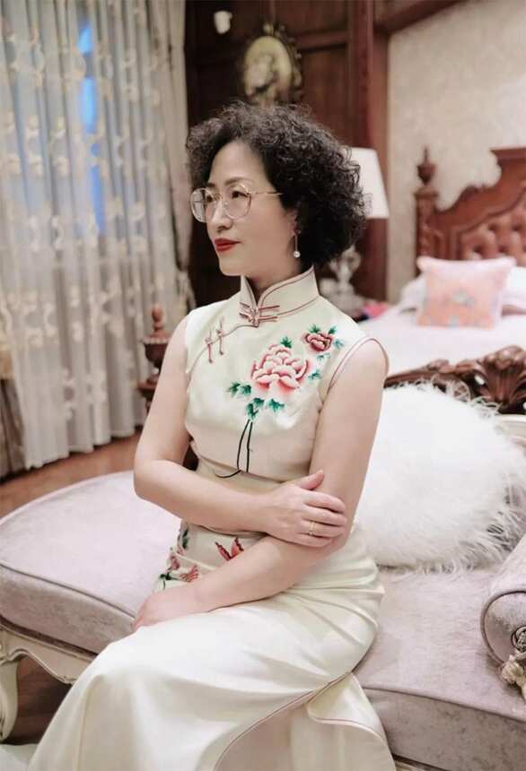 女人可以不漂亮，但一定要有气质！学这位上海外婆穿衣，优雅大气