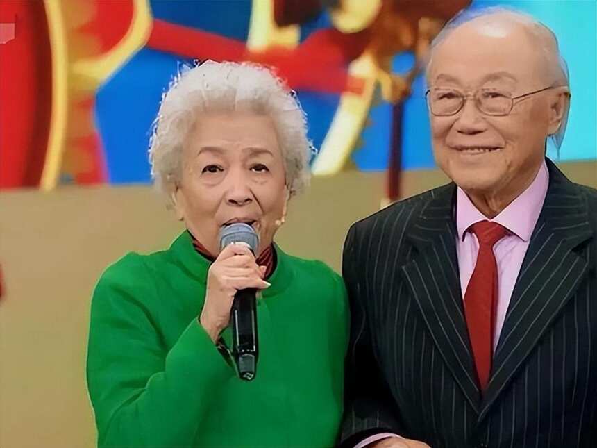 85岁“林道静”谢芳，与丈夫结婚65年恩爱如初，爱情让人羡慕