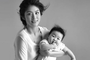 她是香港第一公主，36岁嫁初恋，40岁高龄产子，被誉为圈内清流