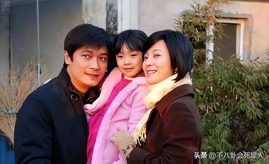48岁苏岩近照苍老认不出，二婚嫁TVB视帝，和老公前妻处成朋友