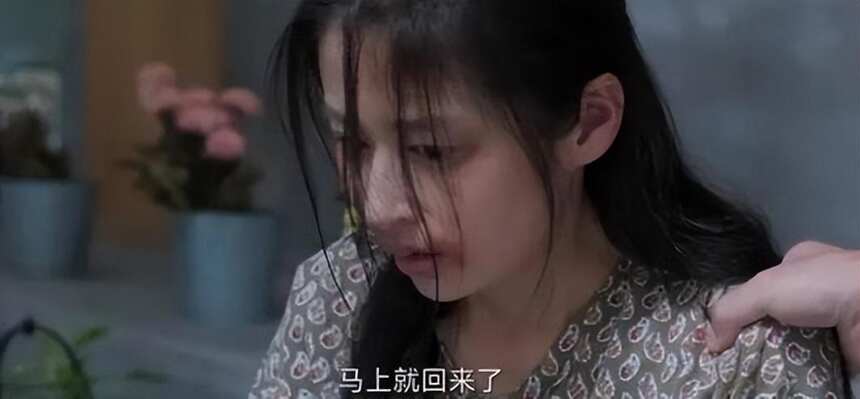 开撕杨幂，得罪刘诗诗，出道16年多次陷入插足丑闻，她又翻红了？