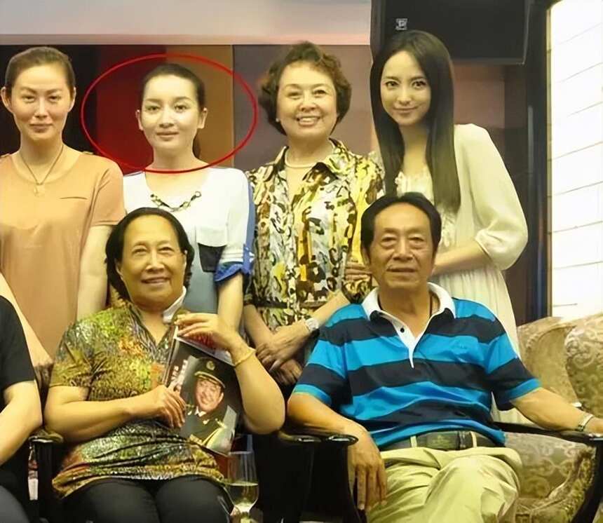 68岁王奎荣娶小37岁贵州女演员饶芯语，余生要为娇妻遮风挡雨