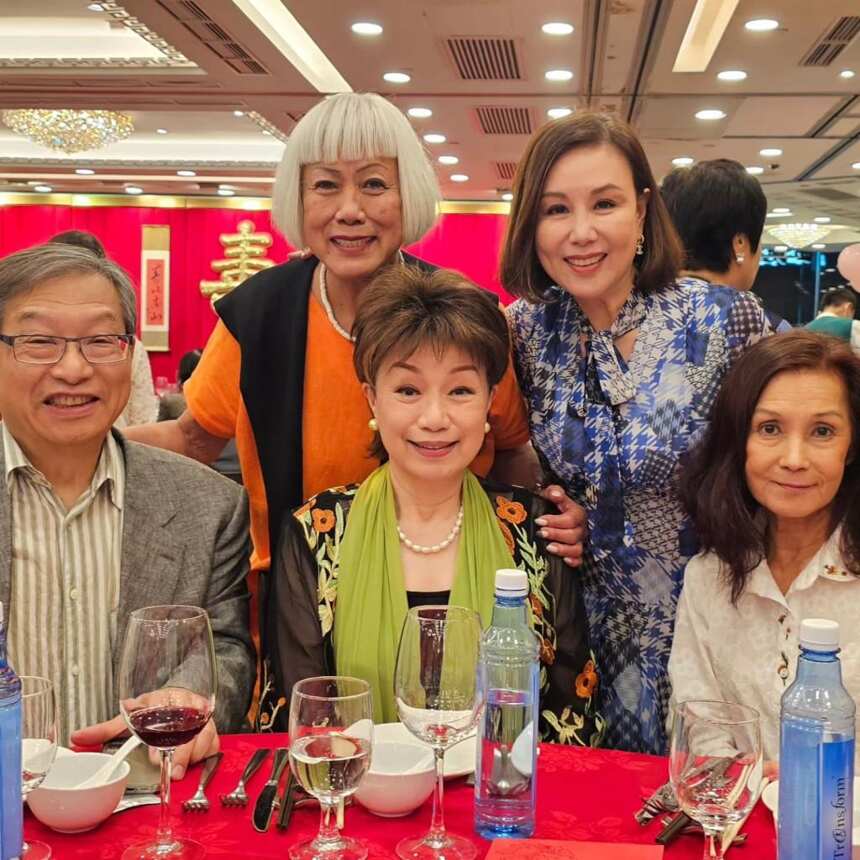 68岁香港女星老到难认，满脸皱纹太憔悴，被文雪儿程可为状态秒杀